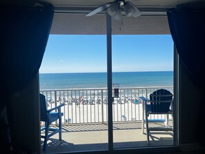Interior - Beachfront Family Friendly Condo Near Pier Park. 1 bedroom, 2 bathrooms. Sleep 6 (Panama City Beach)