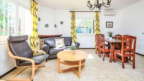 House, 4 Bedrooms | Living area - Global Carlos - By Global Rental Holidays 20617 (Cambrils)