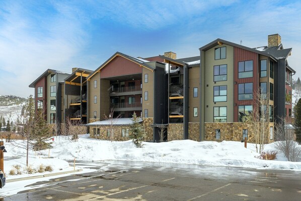 Exterior - Downtown WP Loft 209 I Great Views I Hot Tub I Heated Garage I Discounted Attractions (Winter Park)