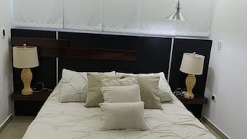 2 bedrooms, desk, WiFi