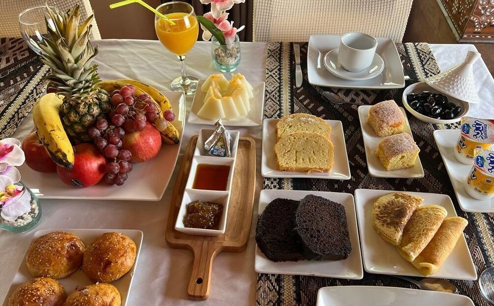 Free daily full breakfast 