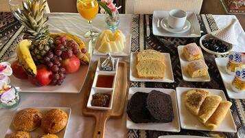 Free daily full breakfast