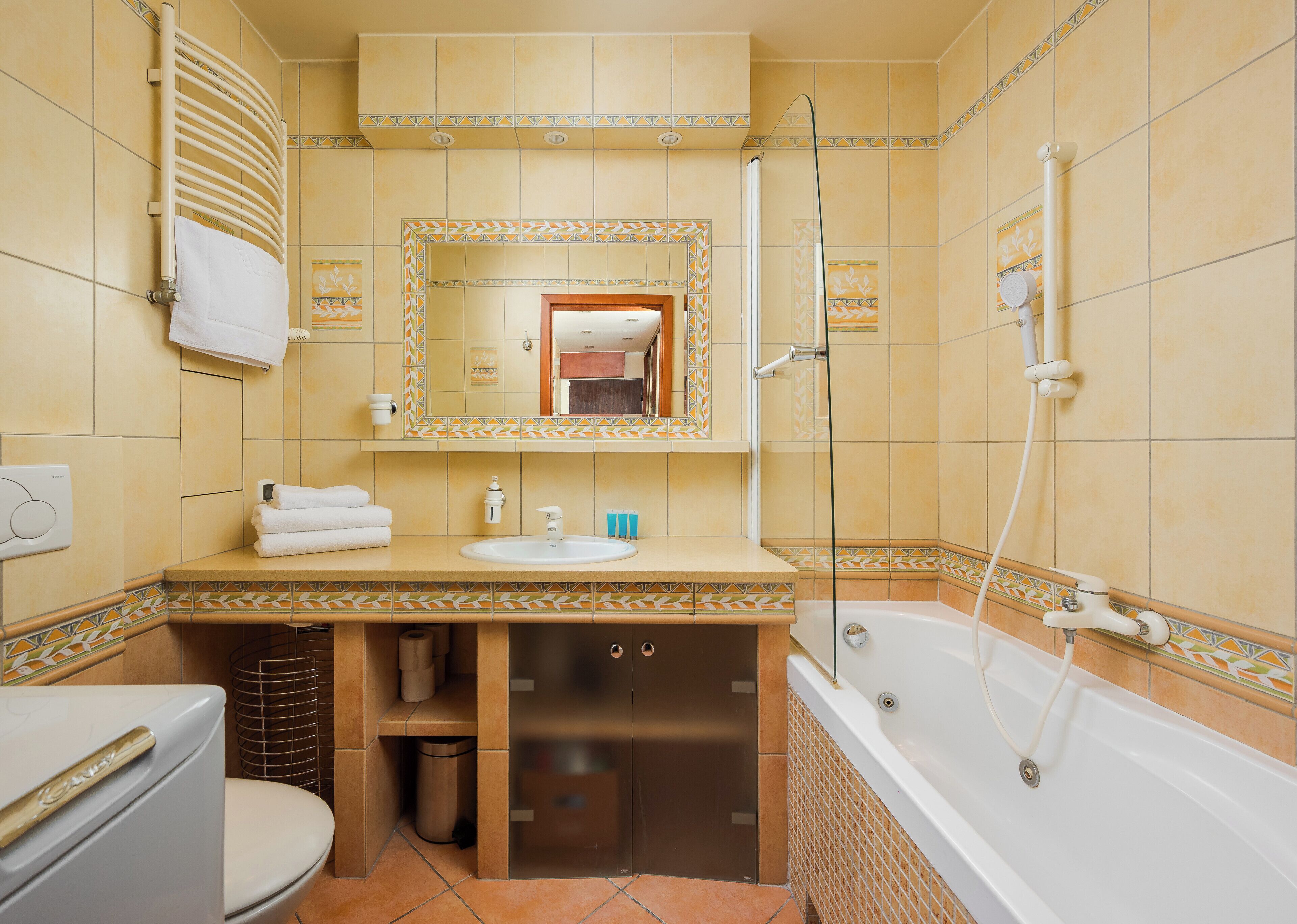 Hair dryer, towels