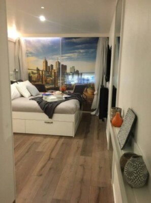 1 habitación, tabla de planchar con plancha, wifi gratis y ropa de cama 