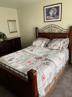 2 bedrooms, iron/ironing board, WiFi, bed sheets