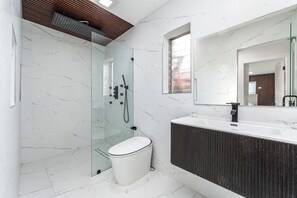 Eco-friendly toiletries, hair dryer, bidet, towels