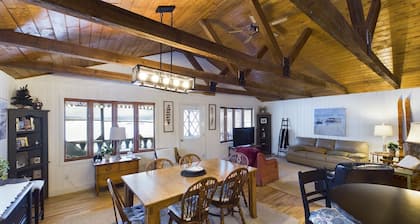 Charming 3-bedroom house with lake front access near boat launch in Laona.