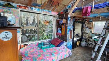 1 室のベッドルーム、デスク