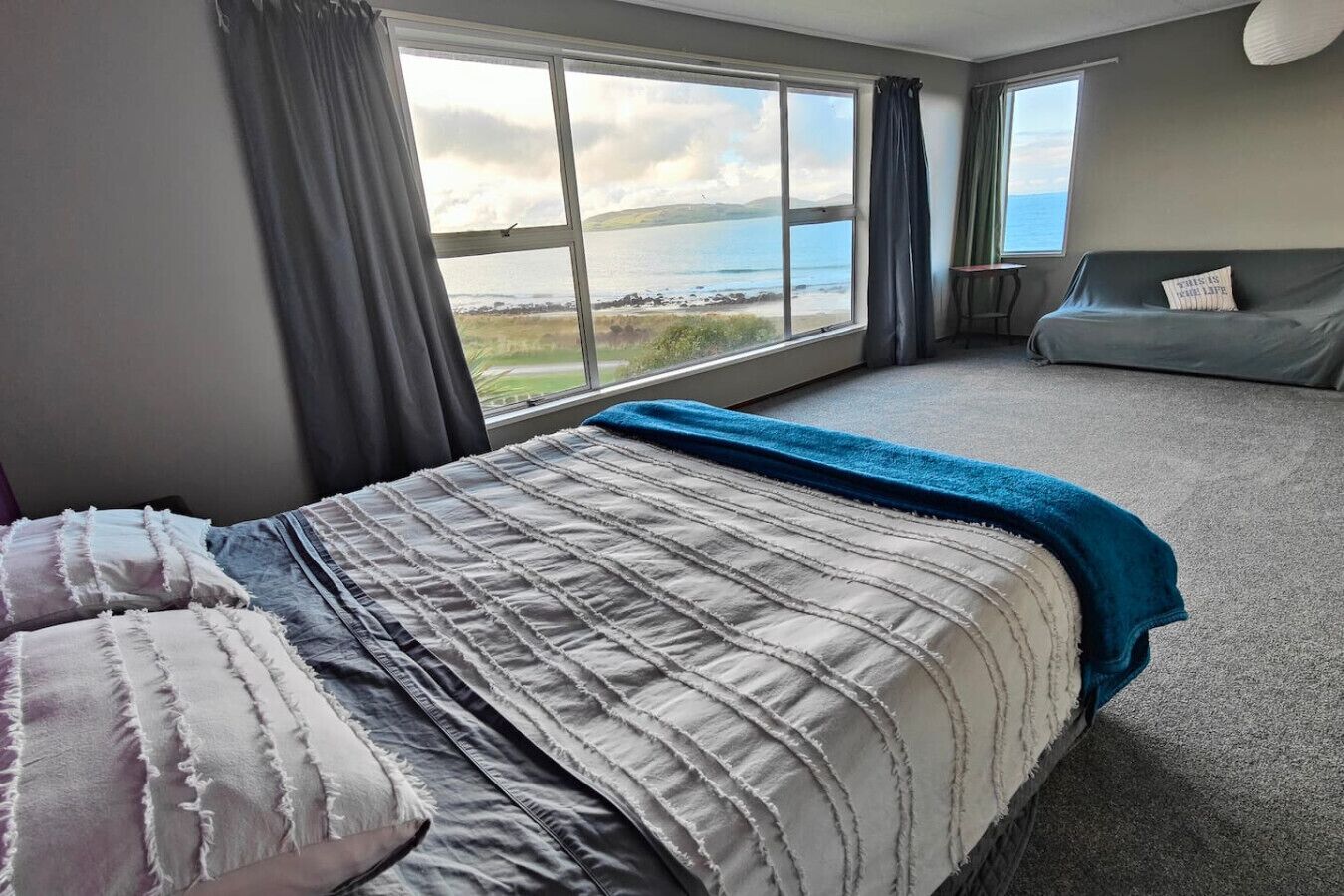 4 habitaciones, tabla de planchar con plancha y cuna de viaje 