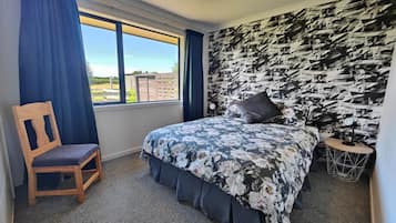 4 bedrooms, desk, iron/ironing board, travel crib