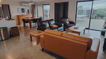 TV, fireplace, stereo