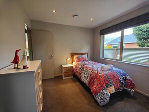 4 Schlafzimmer, Bügeleisen/Bügelbrett, Reisekinderbett, WLAN