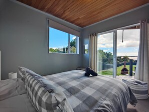 2 عدّة غرف نوم وواي فاي وملاءات أسرّة