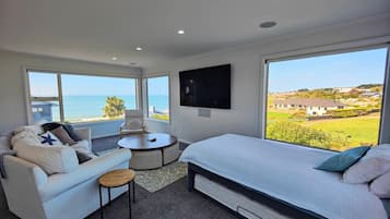 3 bedrooms, iron/ironing board, travel crib, WiFi