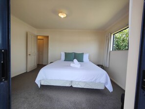 3 bedrooms, WiFi, bed sheets