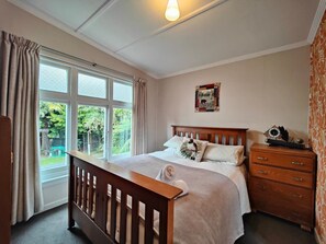 4 bedrooms, bed sheets
