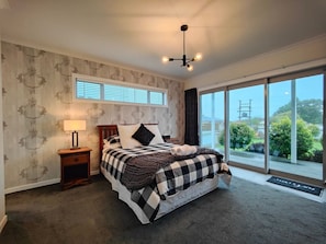 4 bedrooms, iron/ironing board, WiFi, bed sheets - Church Street Charmer (Riverton / Aparima)