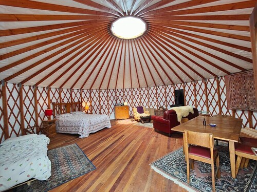 The Yurt at Ōraka Colac Bay
