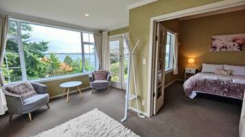 3 chambres, bureau, fer et planche Ă repasser, lit parapluie