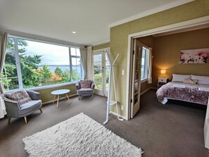 3 bedrooms, desk, iron/ironing board, travel crib