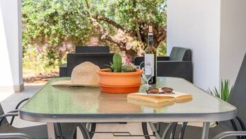 屋外ダイニングエリア