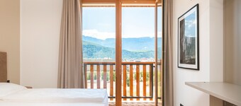 Apartment 'Maso Renner 4' with Mountain View, Wi-Fi and Air Conditioning