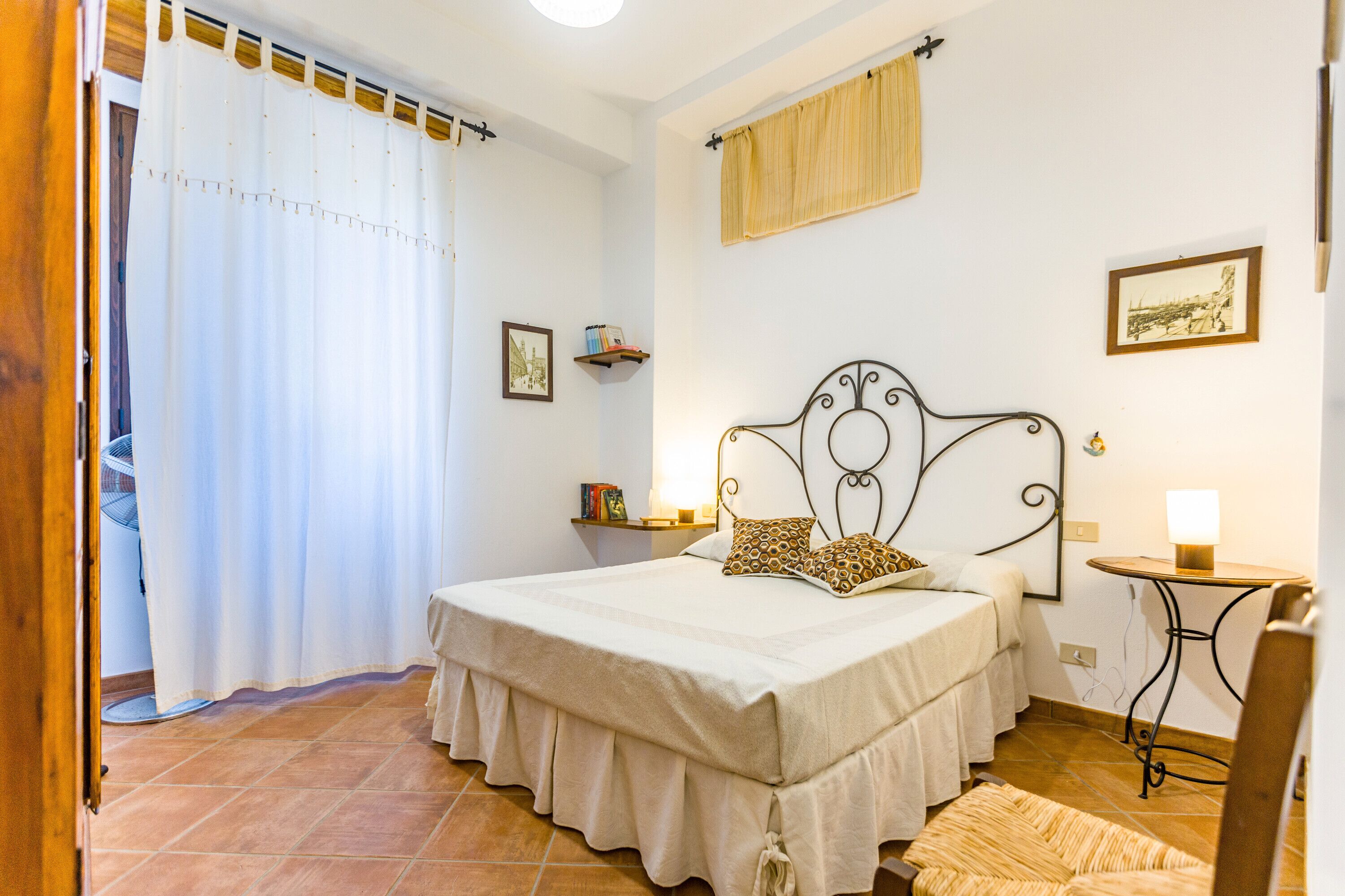 アイロン / アイロン台、WiFi (無料)、ベッドシーツ