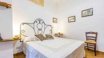 Iron/ironing board, free WiFi, bed sheets