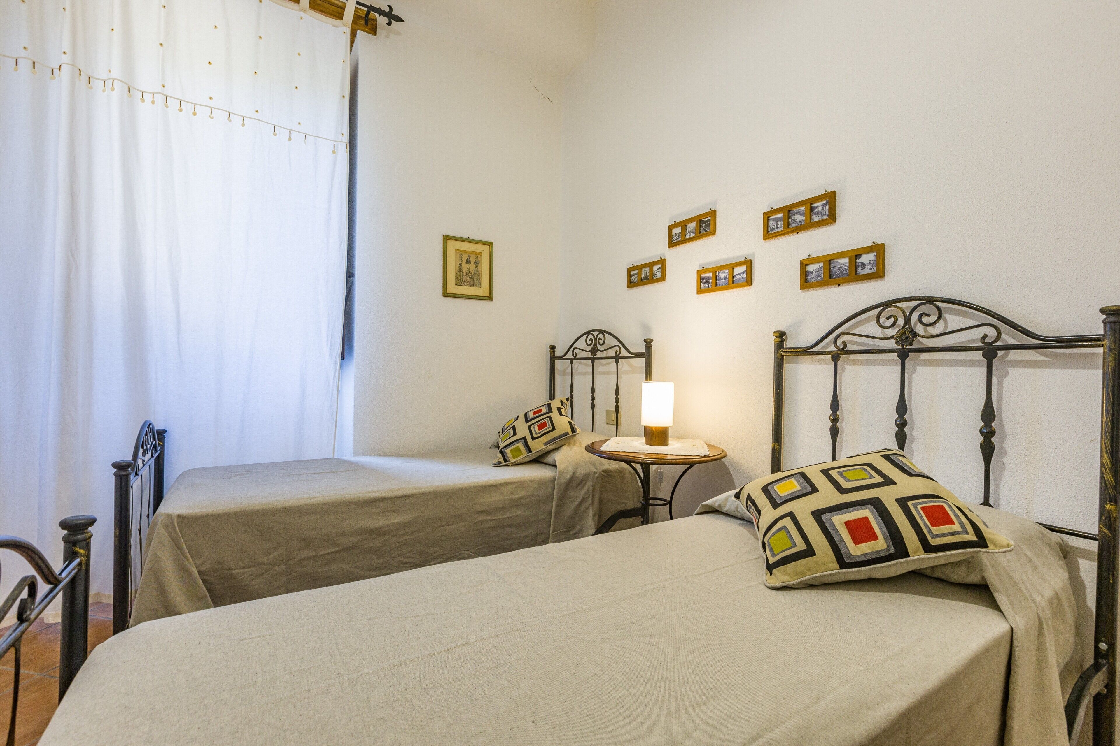 Ferros/tábuas de passar roupa, Wi-Fi de cortesia, roupa de cama