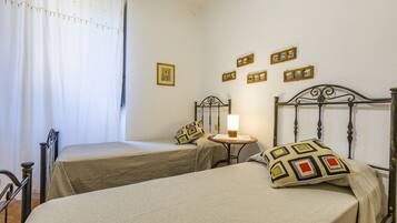 Ferros/tábuas de passar roupa, Wi-Fi de cortesia, roupa de cama