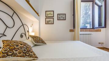 Iron/ironing board, free WiFi, bed sheets