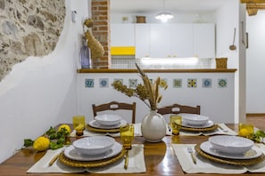 Dining - Apartment 'Ulivo' with Mountain View, Wi-Fi and Air Conditioning (Terrazze)