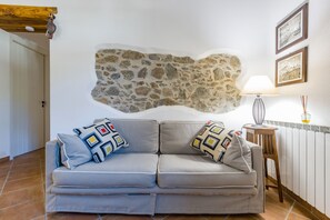 Una televisión, un reproductor de DVD