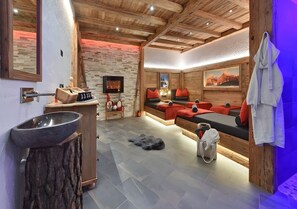 Spa - Apartment 'Patrick' with Mountain View, Shared Terrace and Wi-Fi (Castelrotto)