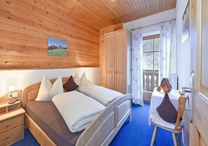 2 bedrooms, iron/ironing board, free WiFi, bed sheets - Apartment 'Patrick' with Mountain View, Shared Terrace and Wi-Fi (Castelrotto)