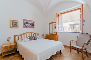 2 bedrooms, bed sheets - Villa 'Alma' with Sea View, Private Terrace and Air Conditioning (alliste)