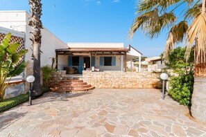 Exterior - Villa 'Alma' with Sea View, Private Terrace and Air Conditioning (alliste)