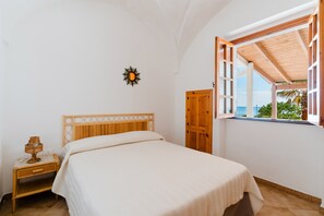 2 bedrooms, bed sheets - Villa 'Alma' with Sea View, Private Terrace and Air Conditioning (alliste)