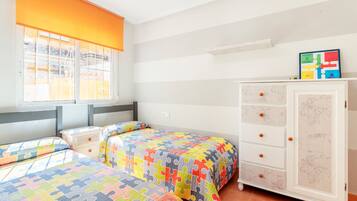 3 bedrooms, iron/ironing board, free WiFi, bed sheets