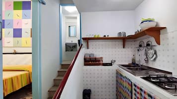 Fridge, cookware/dishes/utensils