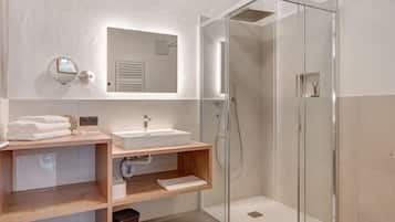 Dusche, Haartrockner, Handtücher