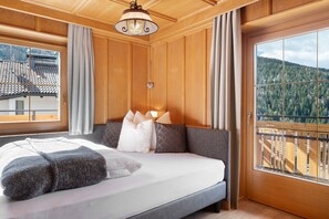 2 bedrooms, free WiFi, bed sheets, wheelchair access - Apartment 'Anna' with Mountain View, Private Terrace and Wi-Fi (San Martino)