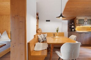 Dining - Apartment 'Carina' with Mountain View, Balcony and Wi-Fi (San Martino)