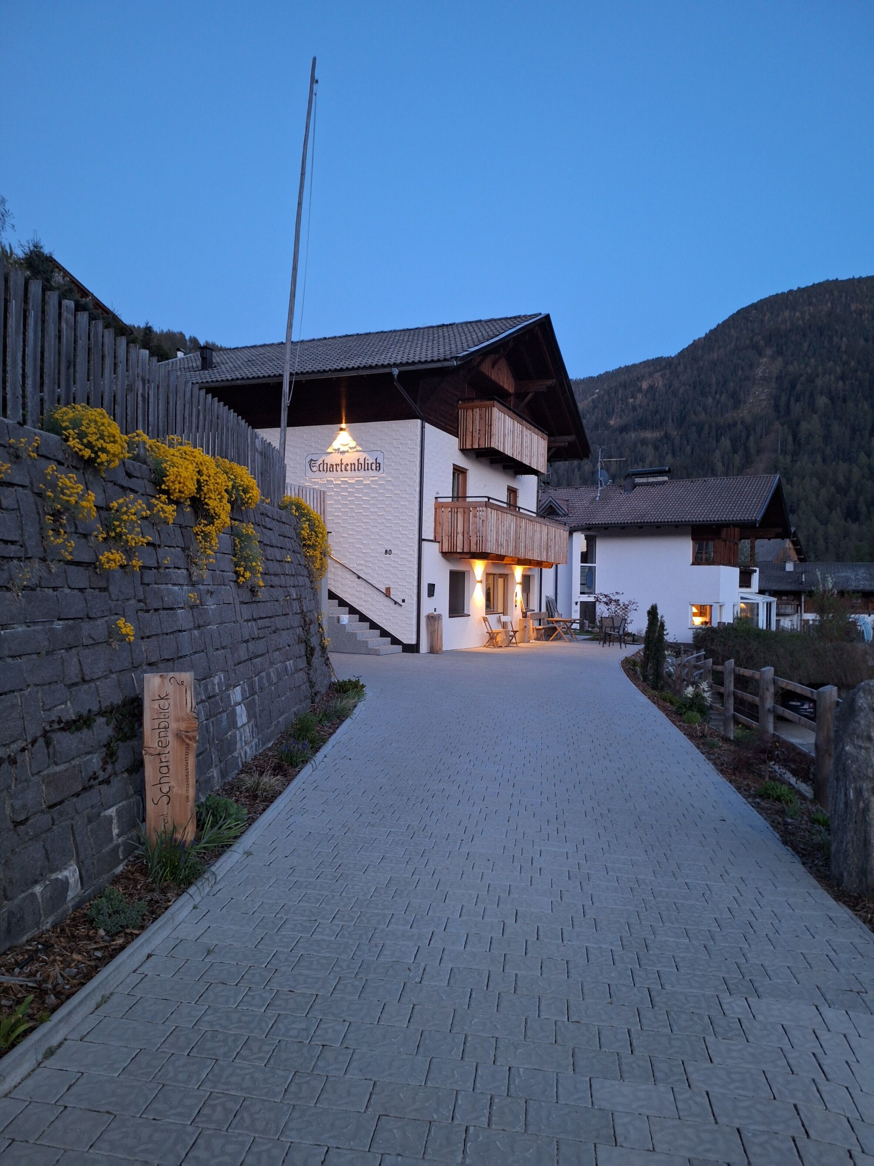 A building with a sign reading 'Echartenblick' and a paved pathway leading to it.