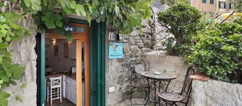 Apartment 'Silvia Nelle 5 Terre' with Private Terrace, Wi-Fi and Air Conditioning