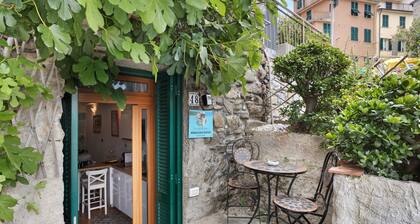 Apartment 'Silvia Nelle 5 Terre' with Private Terrace, Wi-Fi and Air Conditioning