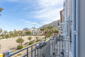 Property grounds - Casa Ludovica Primo Piano: Sea View, Wi-Fi, and Air Conditioning (Isola delle Femmine)