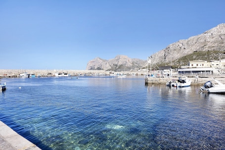 Porticciolo. Casa Ludovica Primo Piano: Vista Mare, Wi-Fi e Aria Condizionata