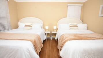 3 Schlafzimmer, Schreibtisch, Bügeleisen/Bügelbrett, WLAN