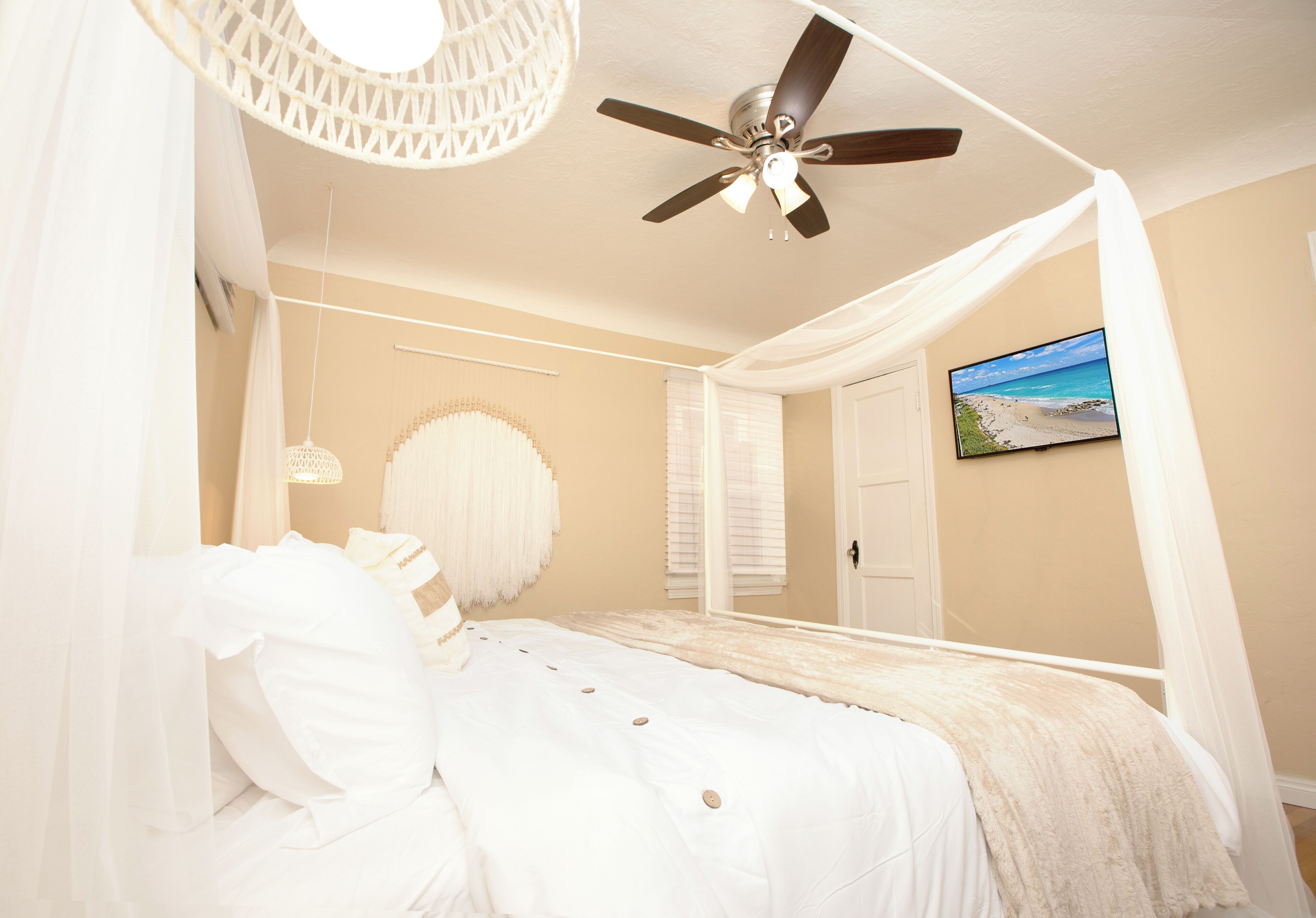 3 bedrooms, desk, iron/ironing board, WiFi